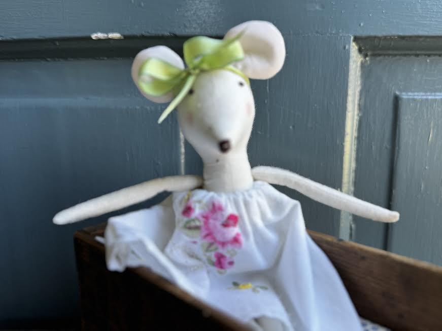 Little Mouse in Vintage Cheese Box Bed – Vintage Handkerchief Details