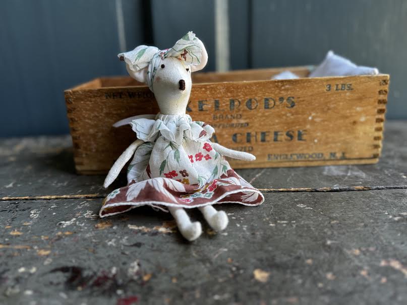Little Mouse in Vintage Cheese Box Bed – Vintage Handkerchief Details