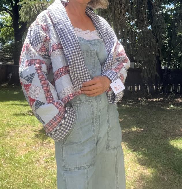 Oversized Vintage Quilt Cropped  Coat – Cottagecore Style (S/M Fit)