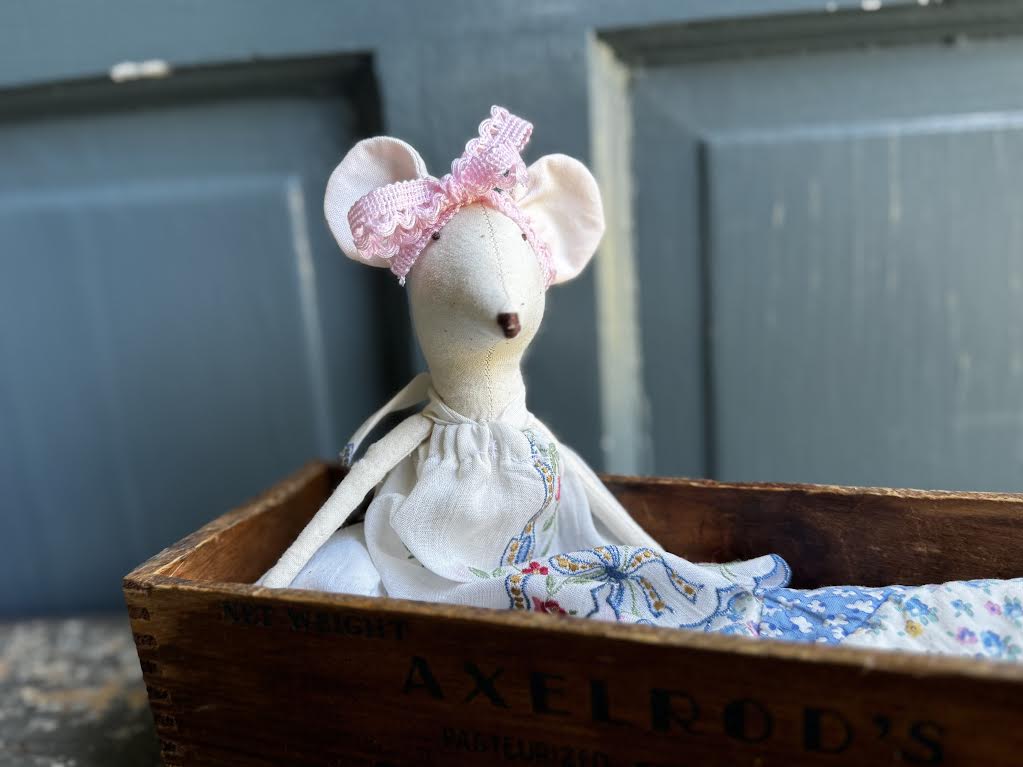 Little Mouse in Vintage Cheese Box Bed – Vintage Handkerchief Details