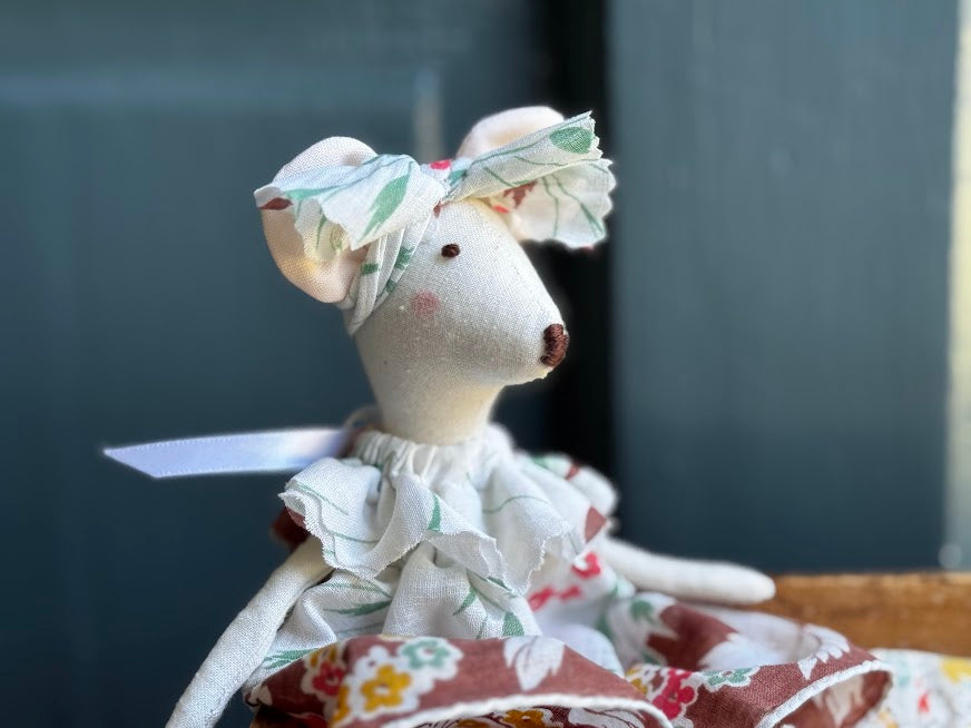 Little Mouse in Vintage Cheese Box Bed – Vintage Handkerchief Details